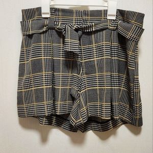 Soho pleated shorts